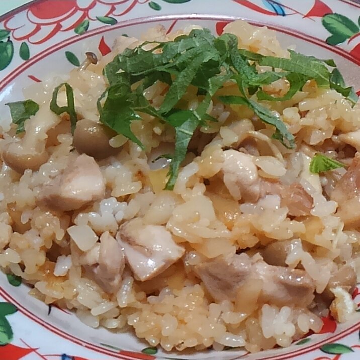 鶏肉と新玉ねぎとしめじの炒飯*